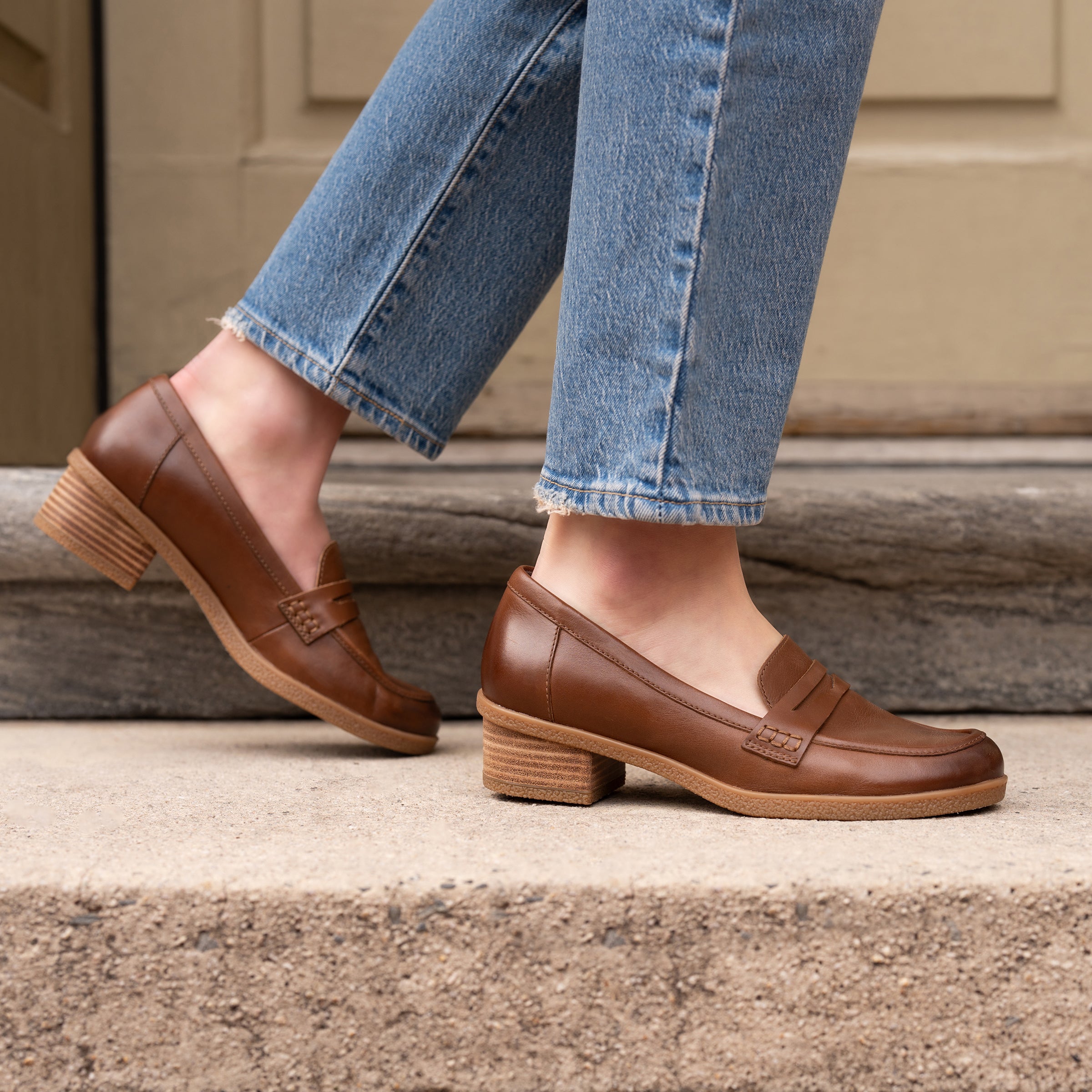 Danica Wide Tan Waterproof Burnished – Dansko