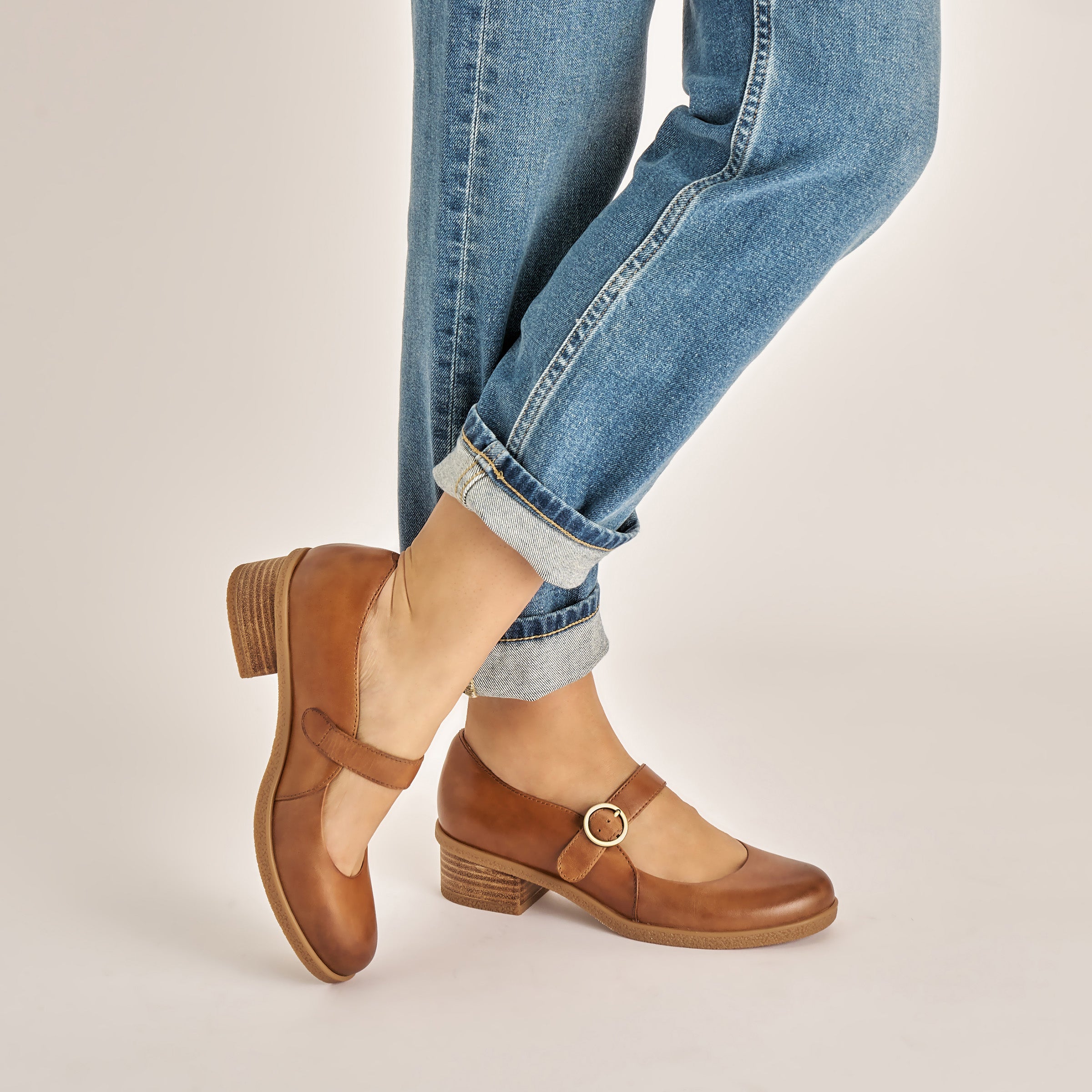 Deirdra Tan Waterproof Burnished – Dansko