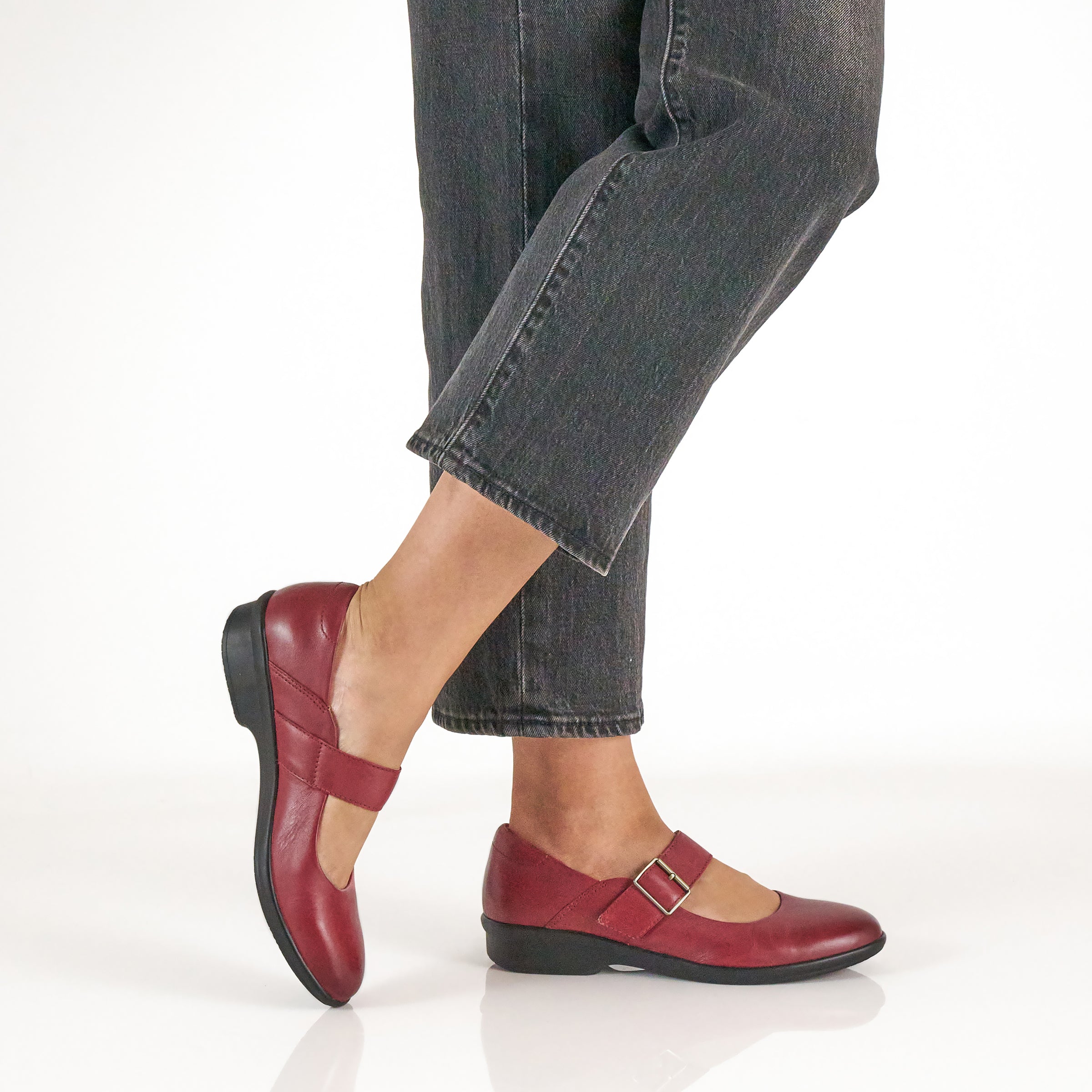 Collette Red Burnished Nubuck – Dansko