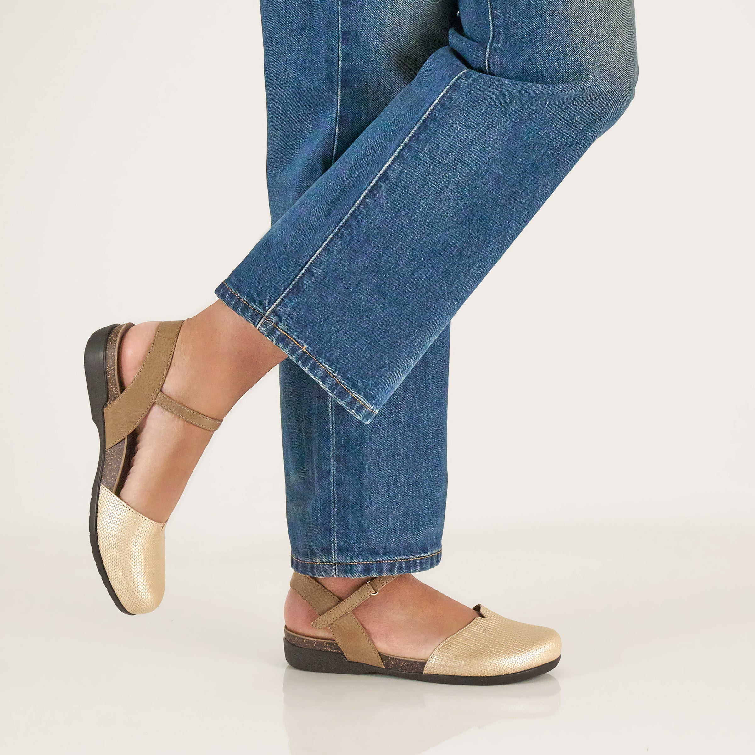 F26_Roma_Rowan_Taupe_Metallic_