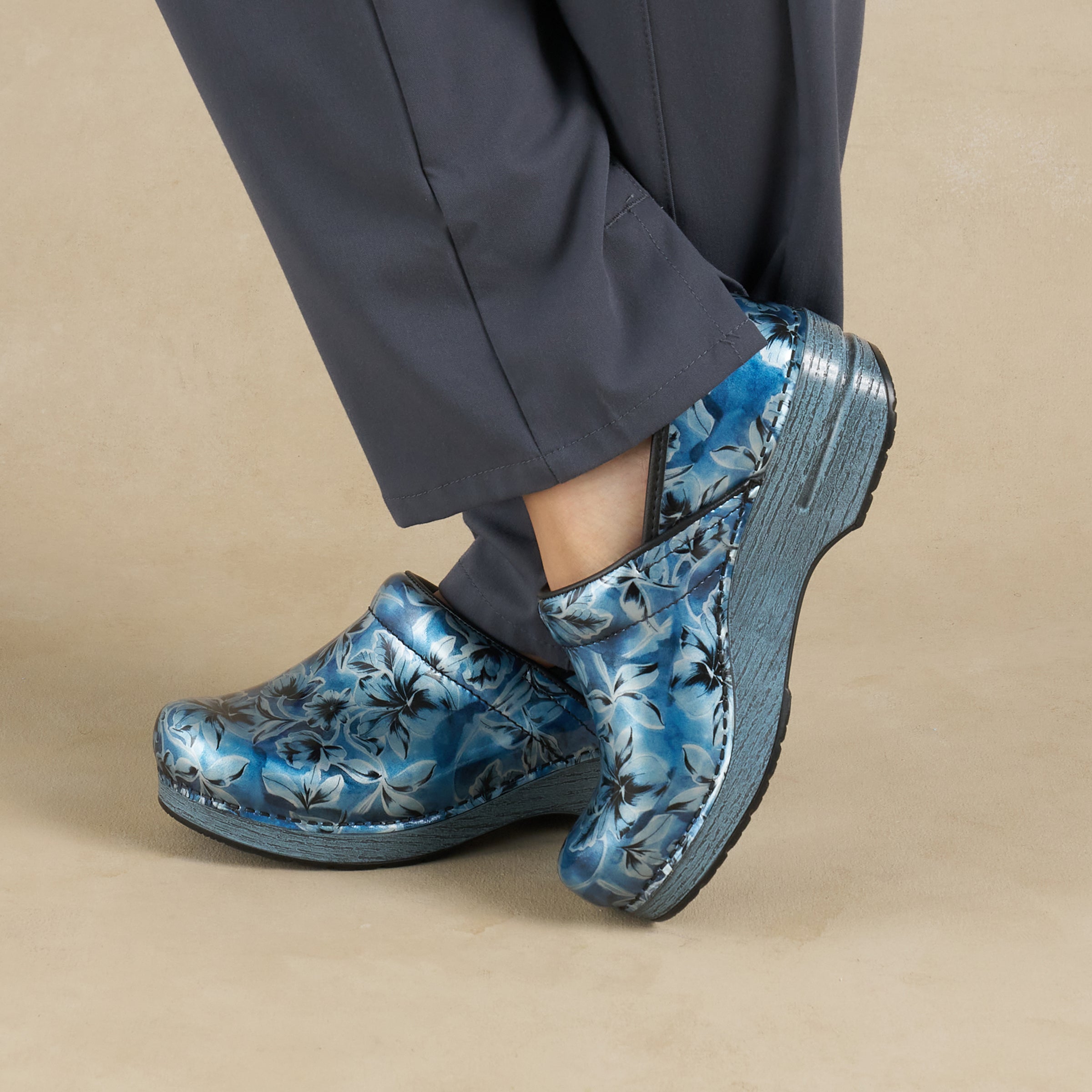 Professional Blue Vine Patent – Dansko