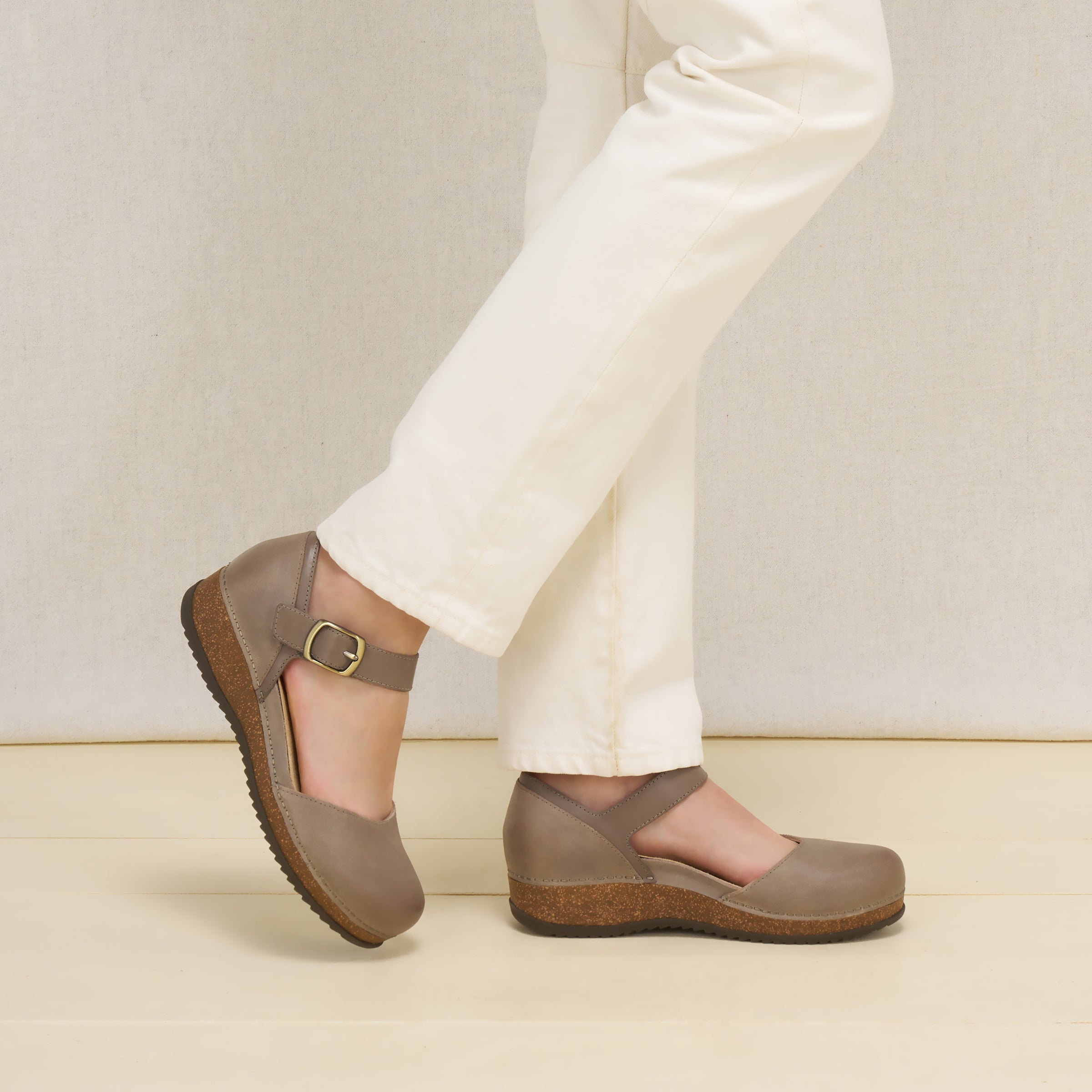 S26_Melrose_Mae_Taupe_3933.jpg