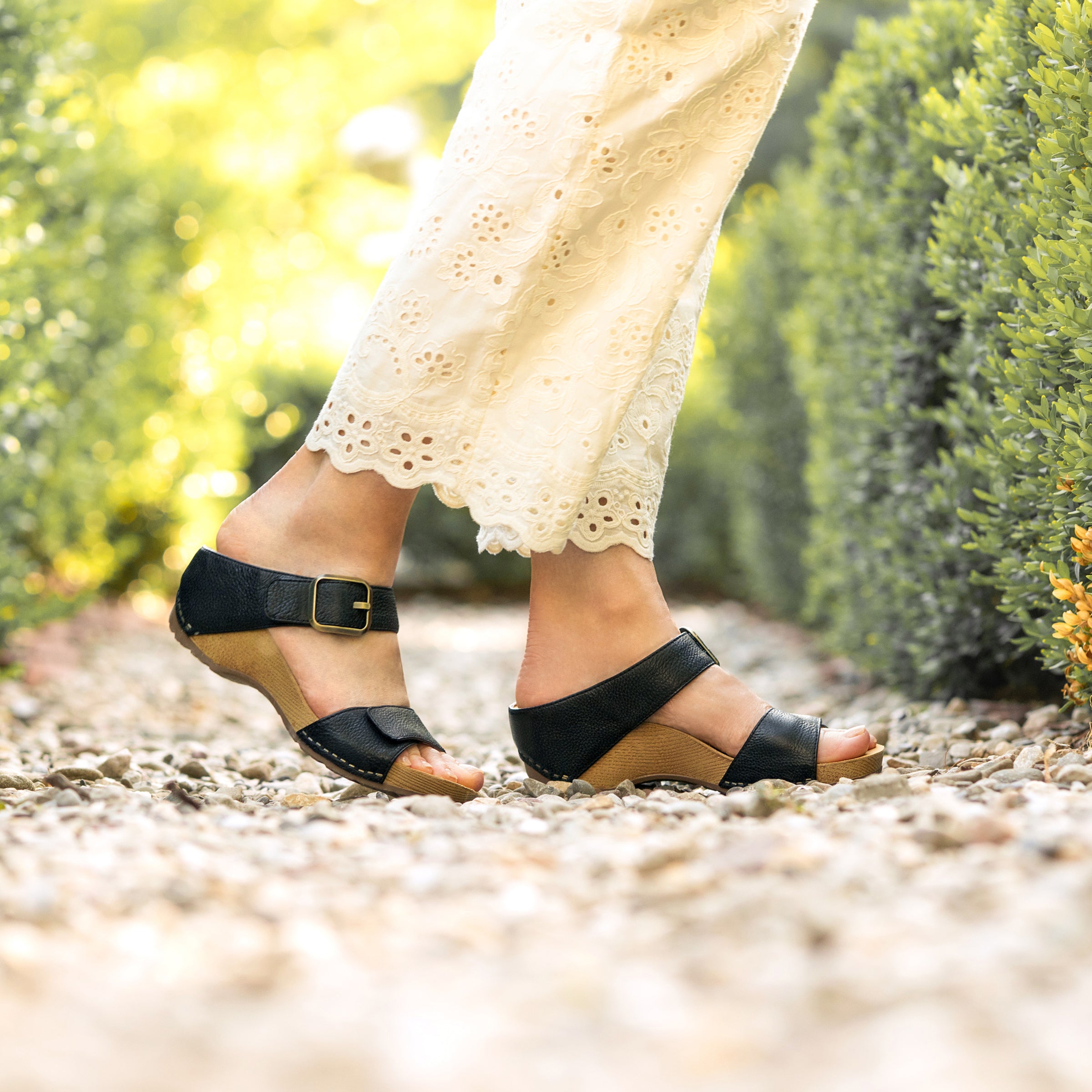 Tanya Black Milled Burnished – Dansko