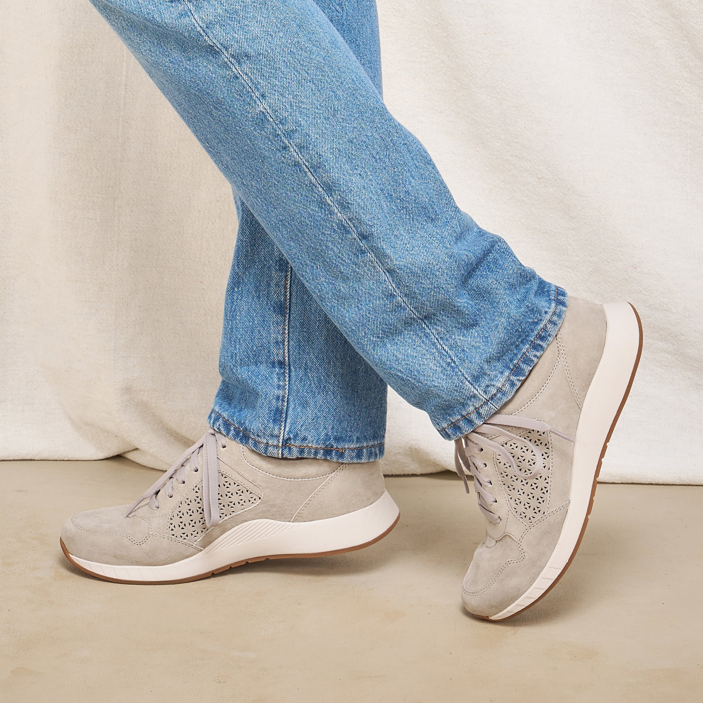 Catie Grey Suede – Dansko