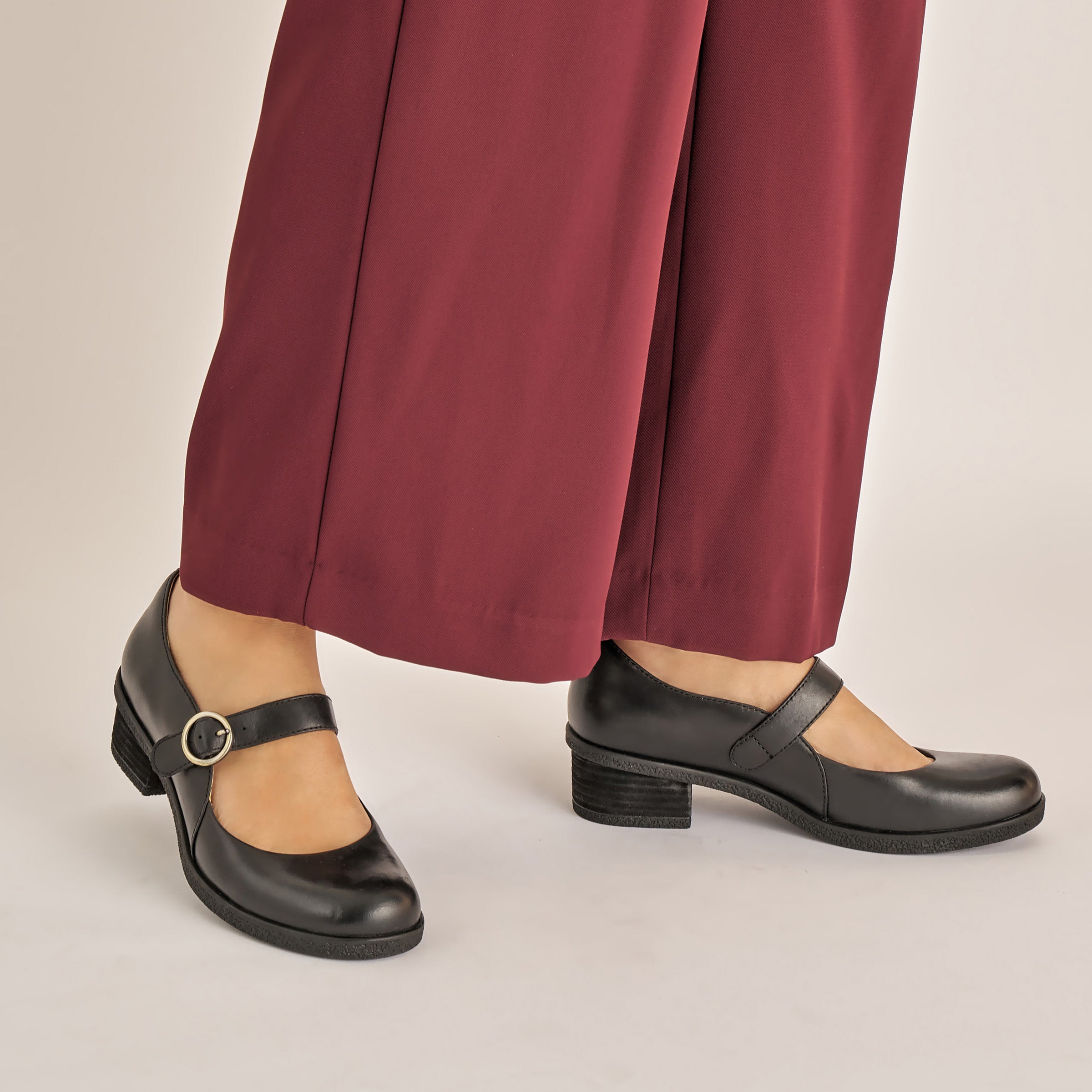 Deirdra Black Waterproof Burnished – Dansko