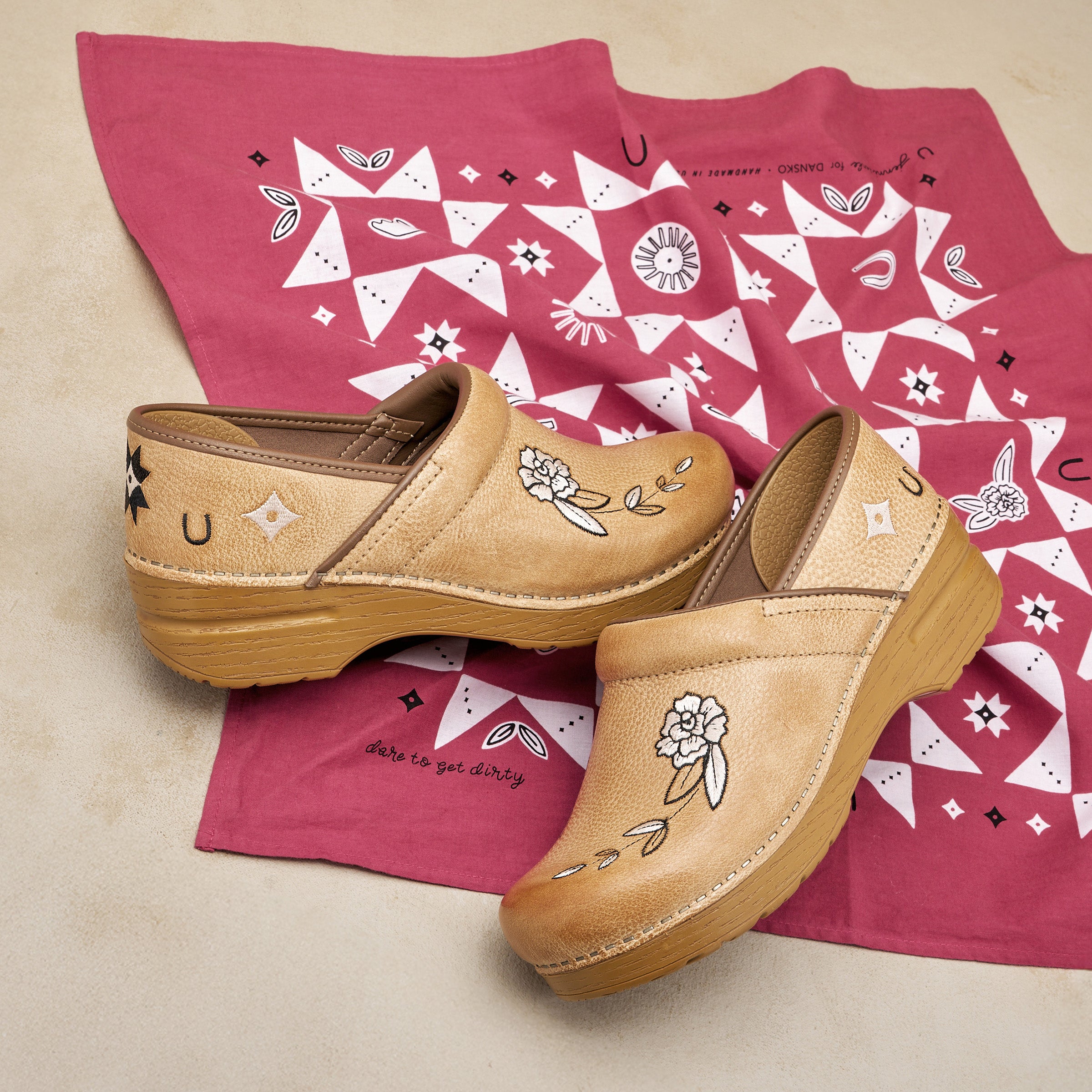 dansko 36 パンチング　レザー dansko 36 dansko 36 パンチング レザー Dansko Clogs 36 Red