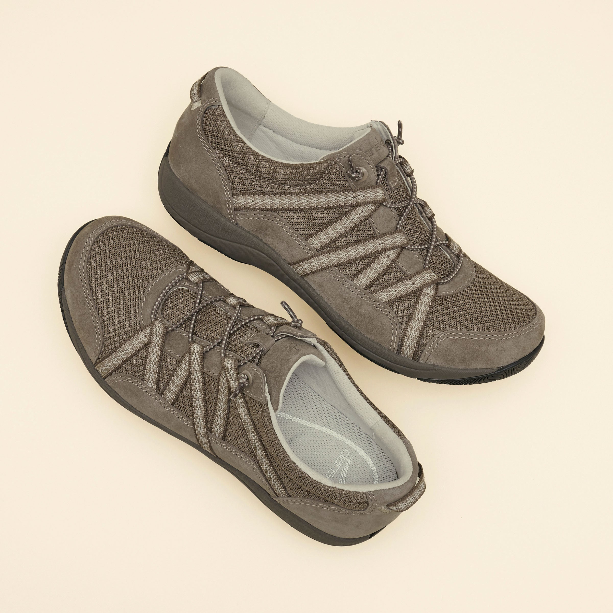 Harlyn Walnut Suede – Dansko