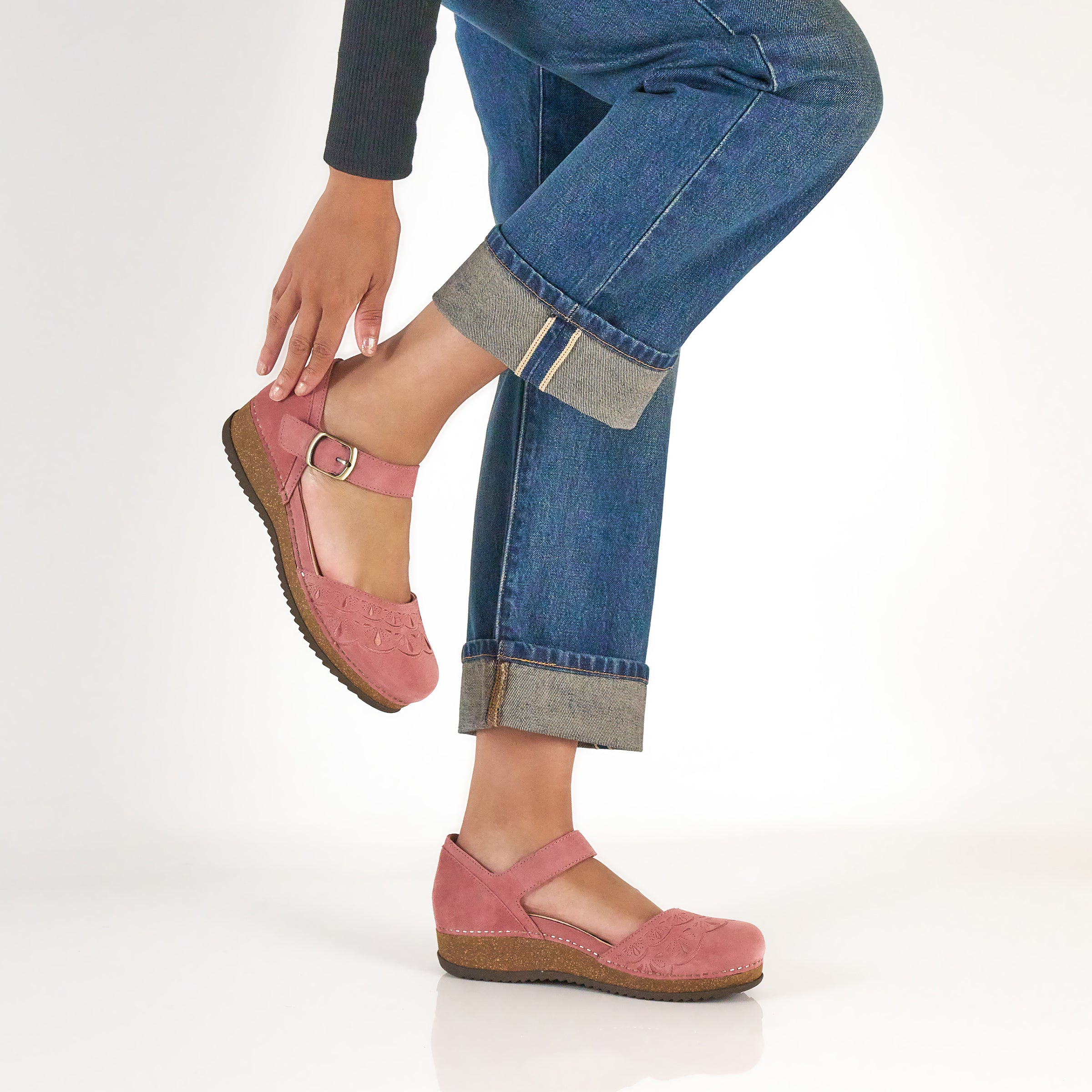 ★ローズマリーページ★ Mae Ash Rose Embroidered Suede – Dansko
