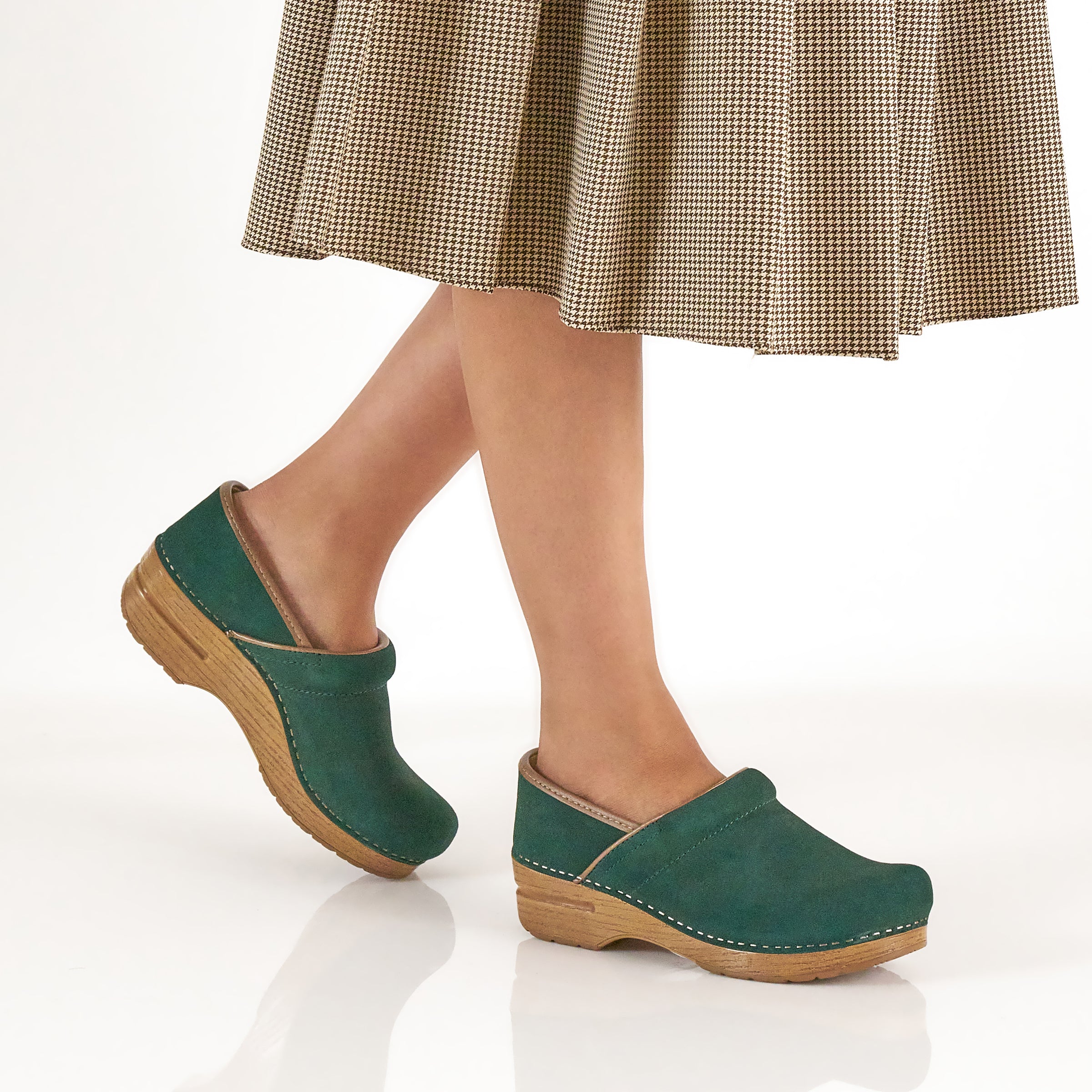 Professional Evergreen Suede – Dansko