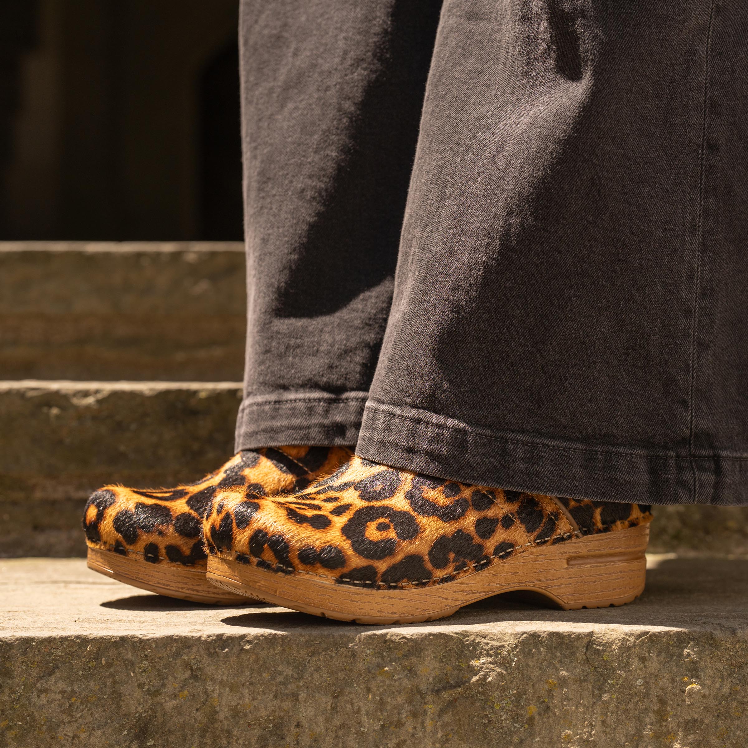 XP 2.0 Black Floral Tooled – Dansko