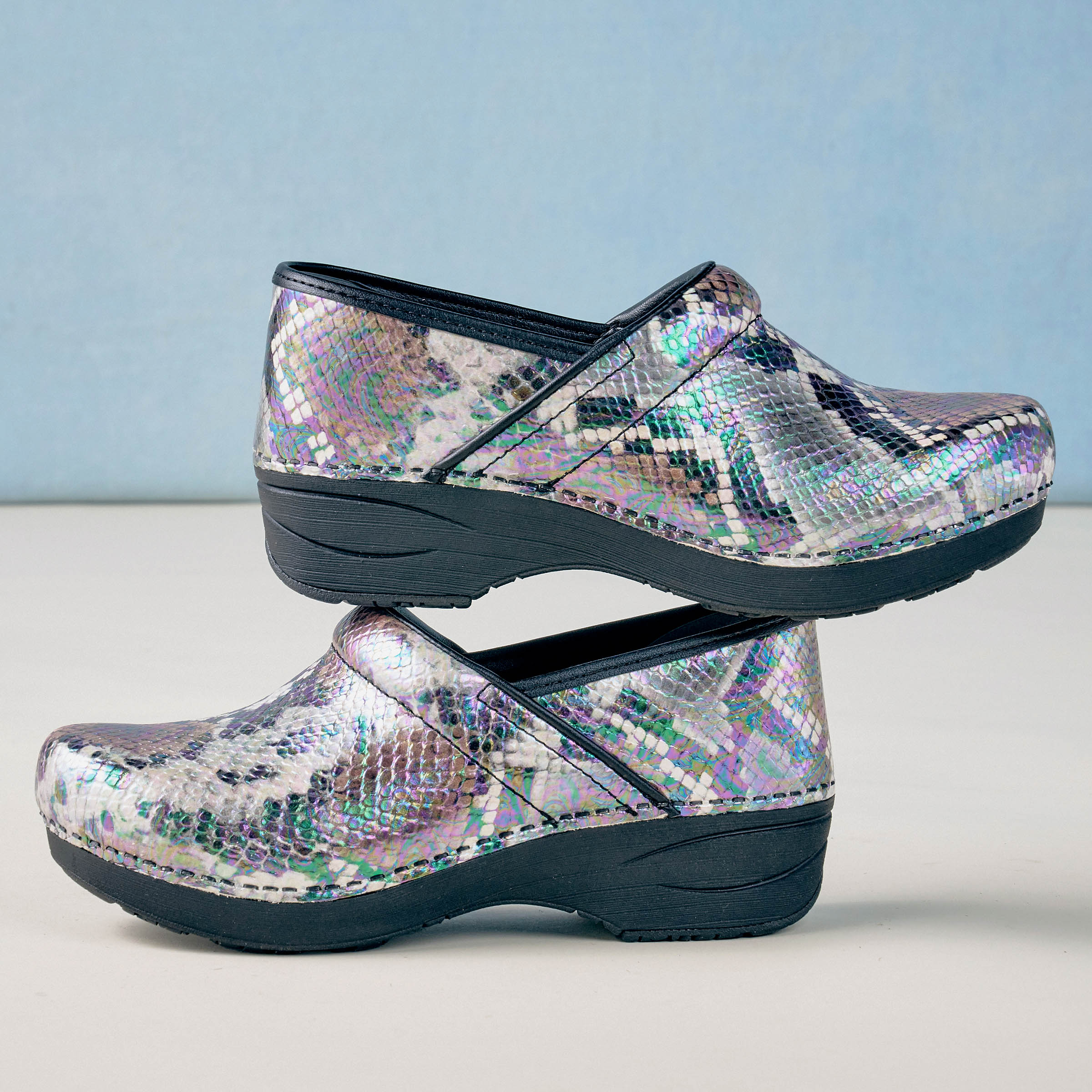 Wide XP 2.0 Clog Autumn Snake – Dansko
