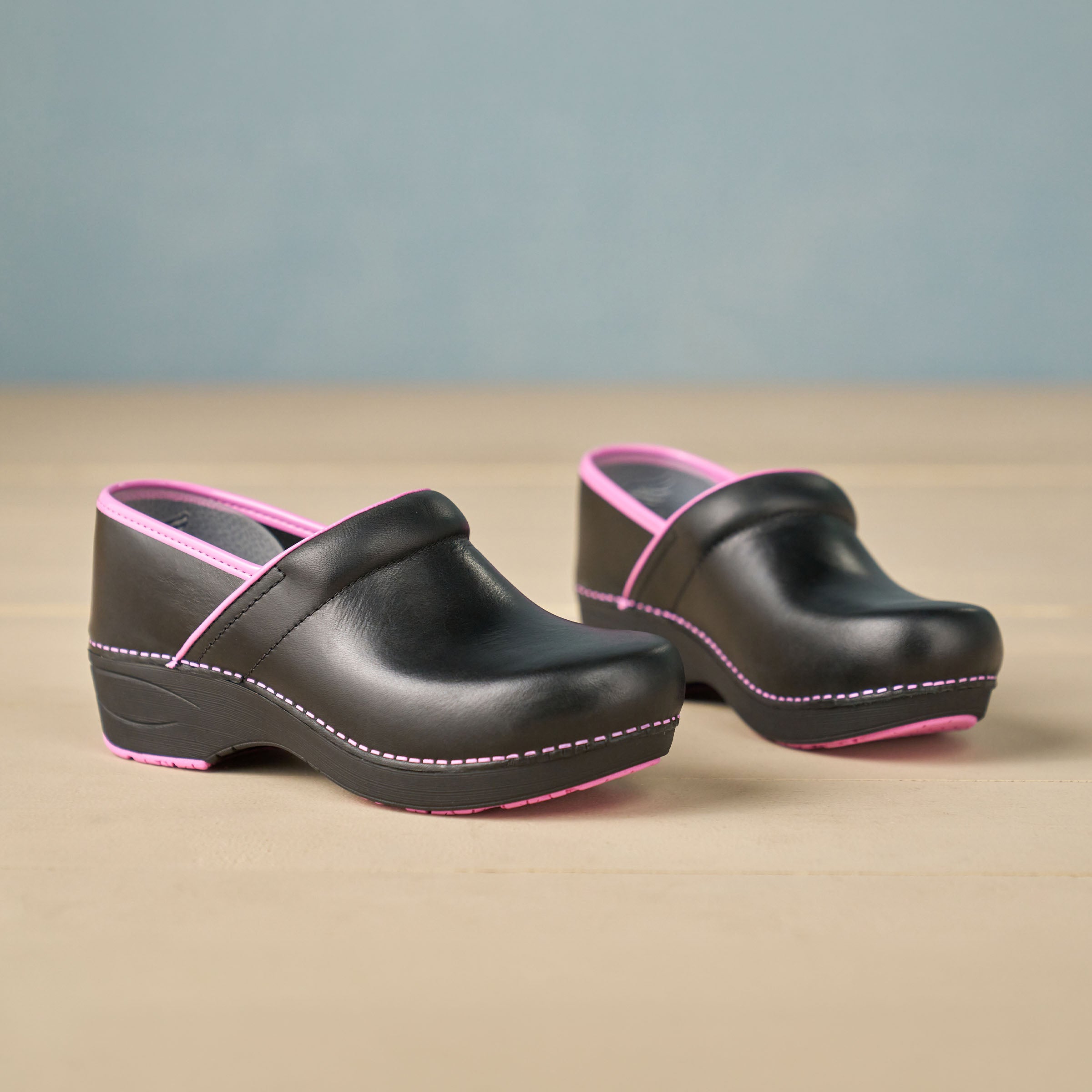 XP 2.0 Black/Pink Leather – Dansko