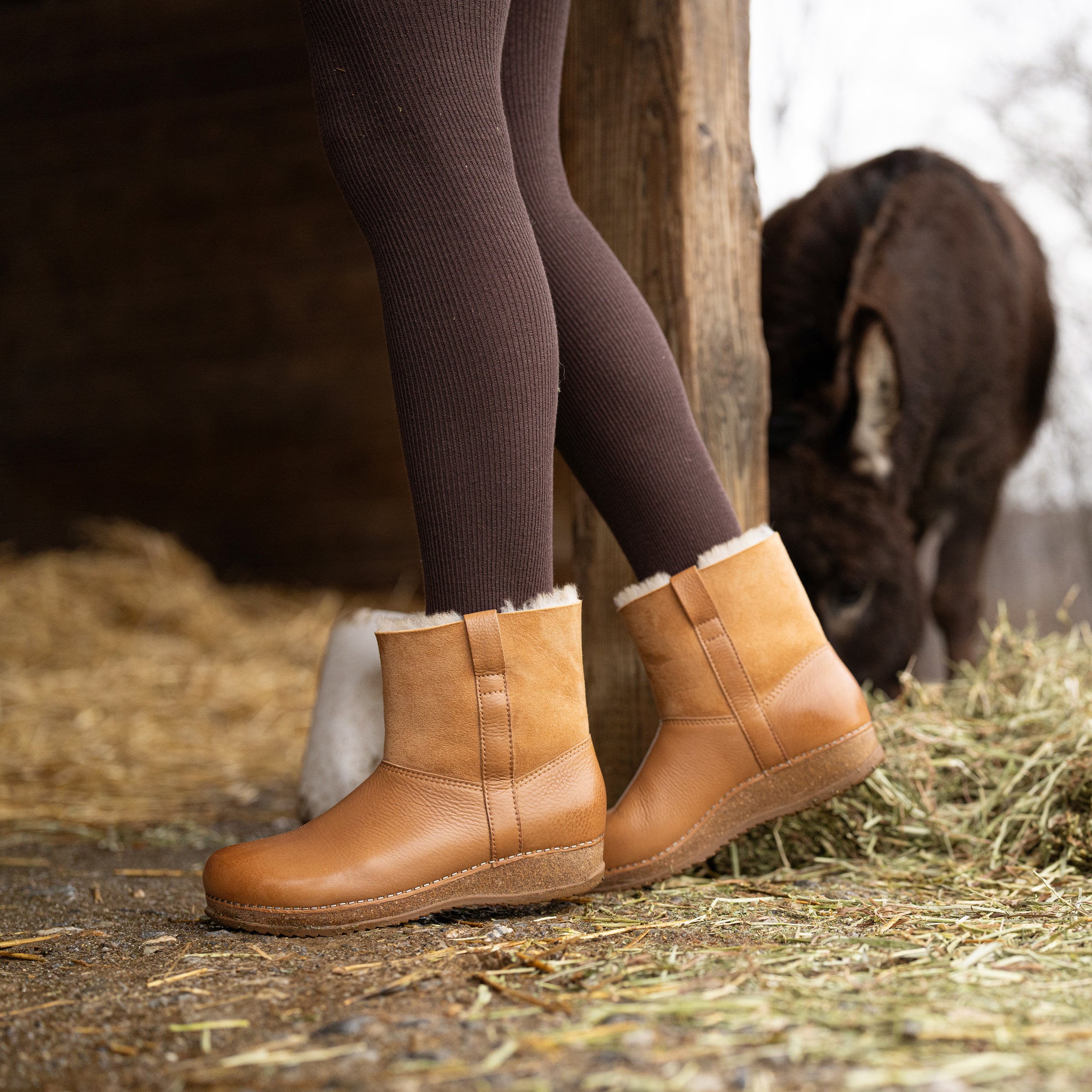 McKenzie Tan Waxy Milled Dansko