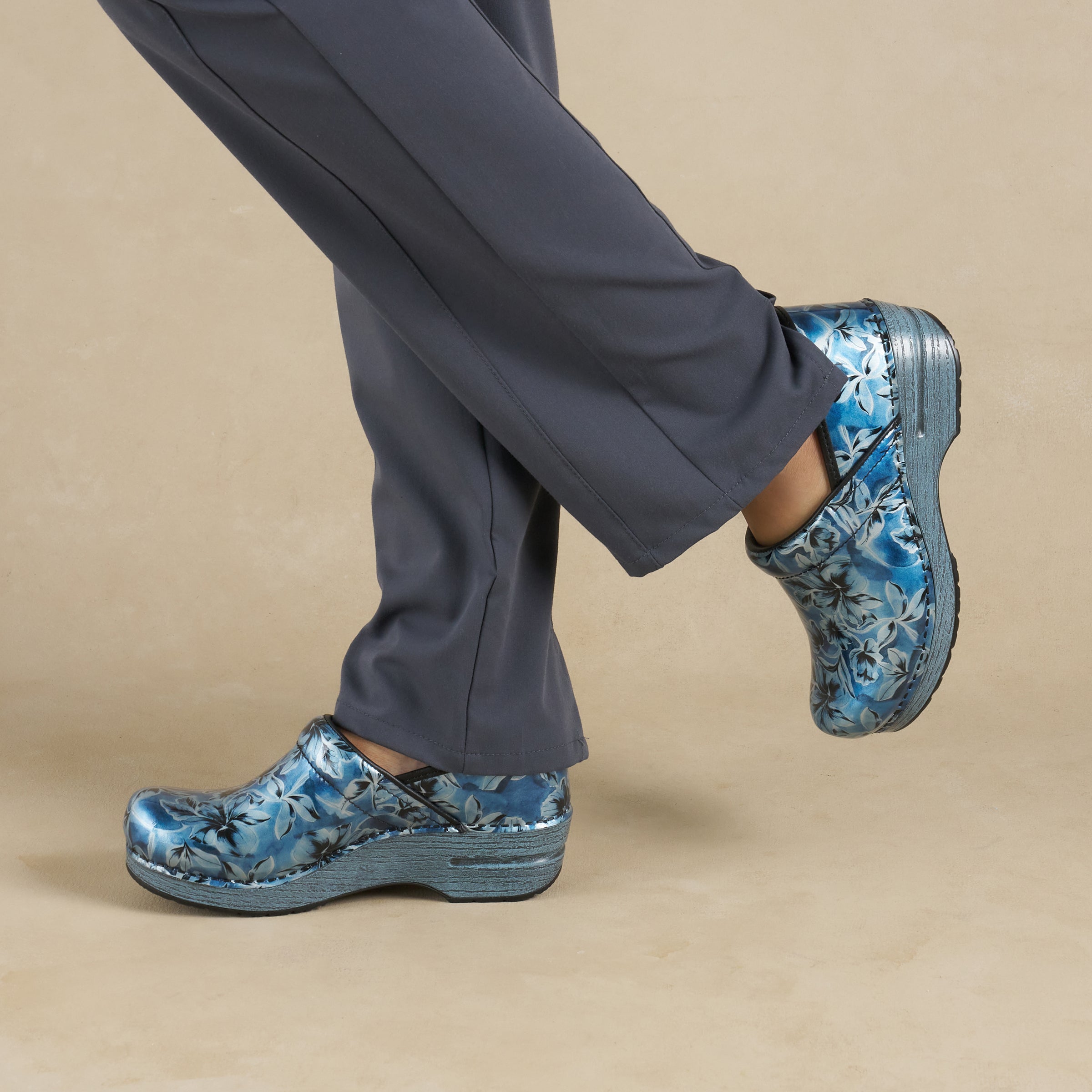 【DANSKO】人気✨PROFESSIONAL PATENT 23cm Professional Blue Vine Patent – Dansko