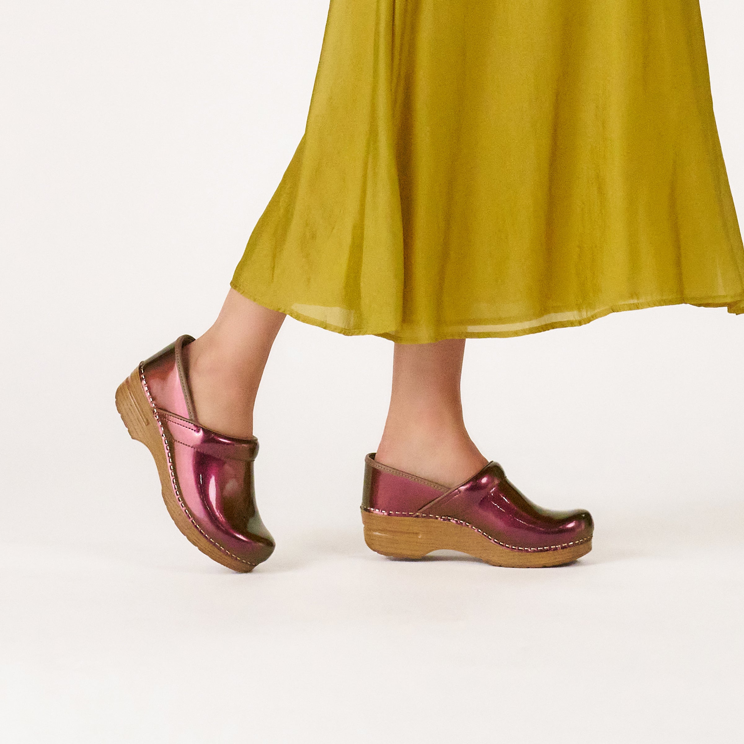 Wide Pro Passion Colorshift Patent – Dansko