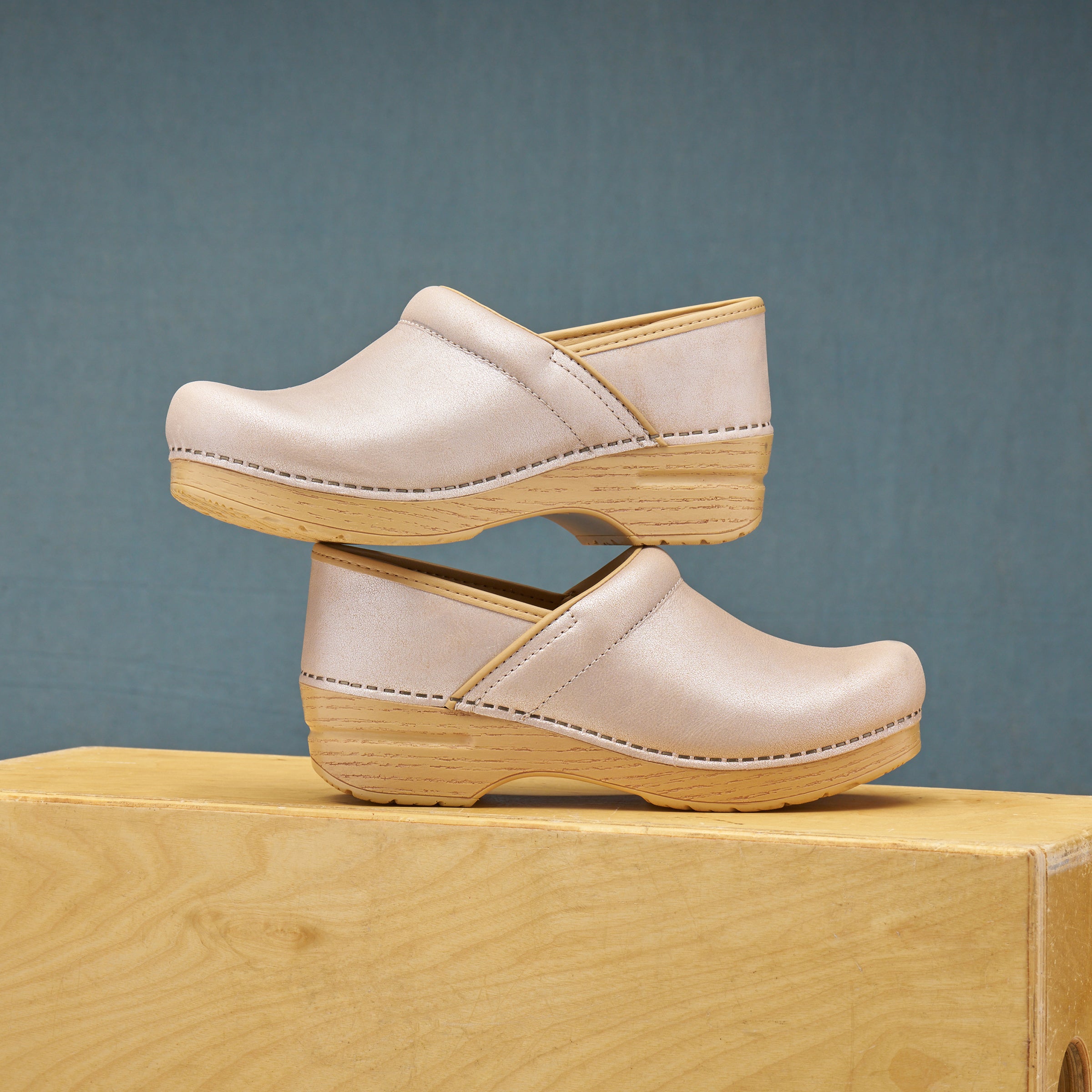 Professional Pearl Metallic – Dansko