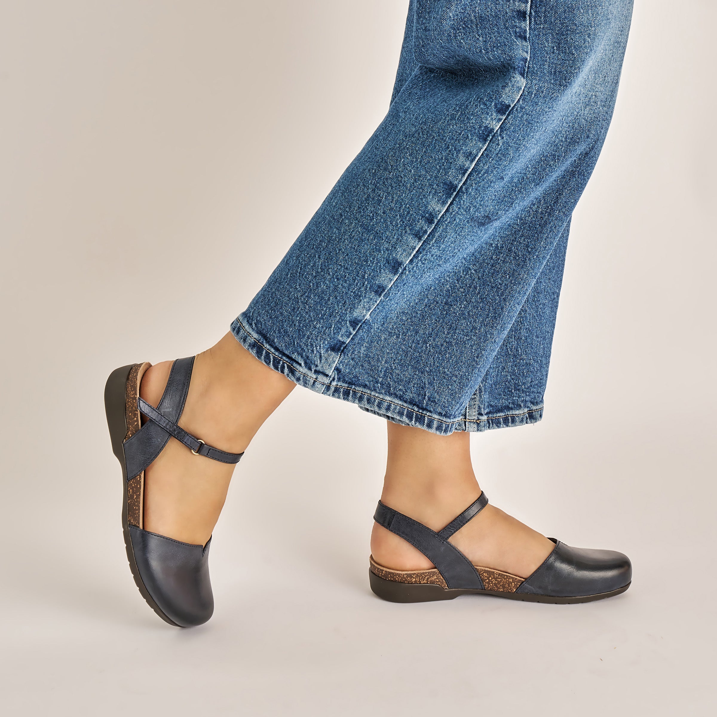 Rowan Navy Waxy Burnished – Dansko
