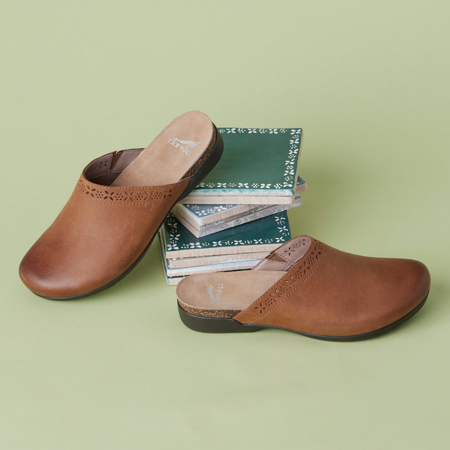 Robbie Tan Burnished Nubuck – Dansko