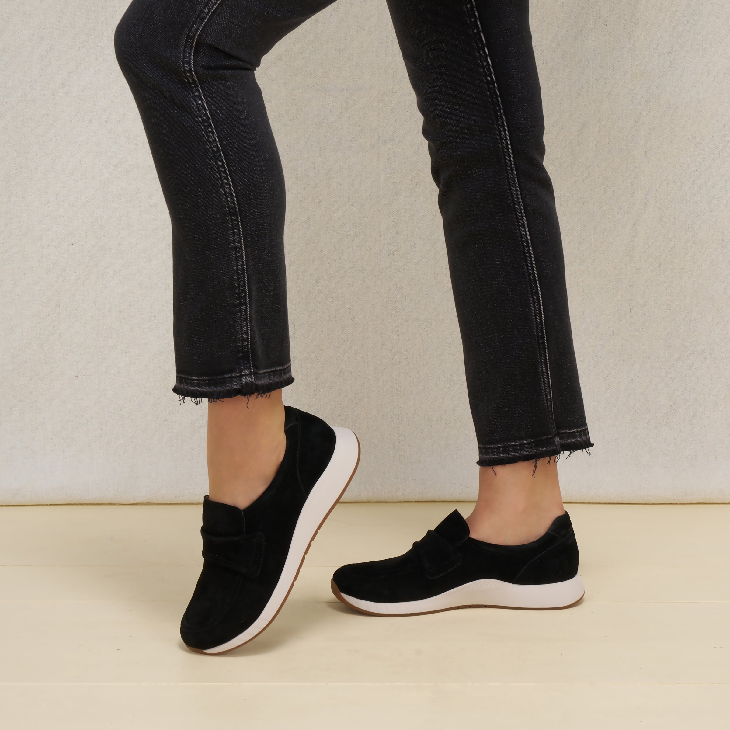 Clementine Black Nubuck – Dansko