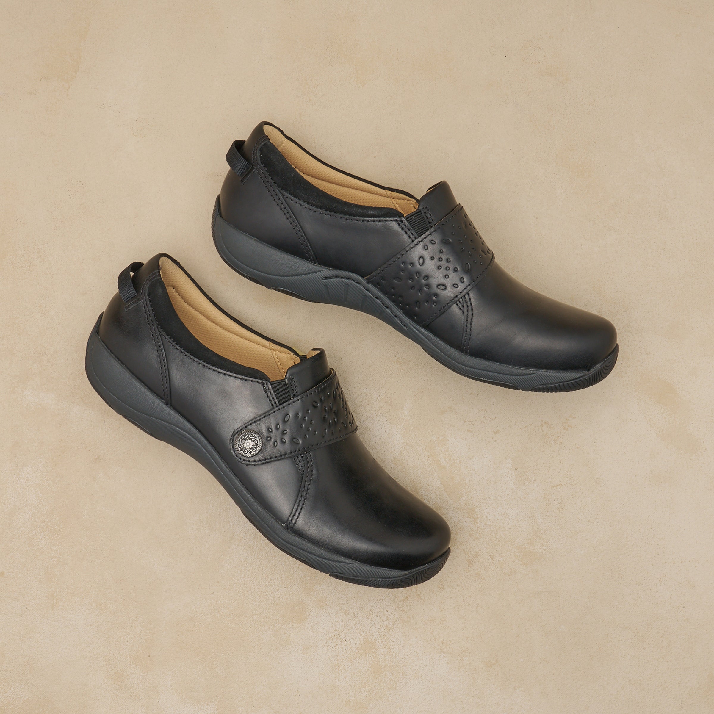 dansko 黒 36 Dansko Women's XP 2.0 Patent Casual Clogs - Black