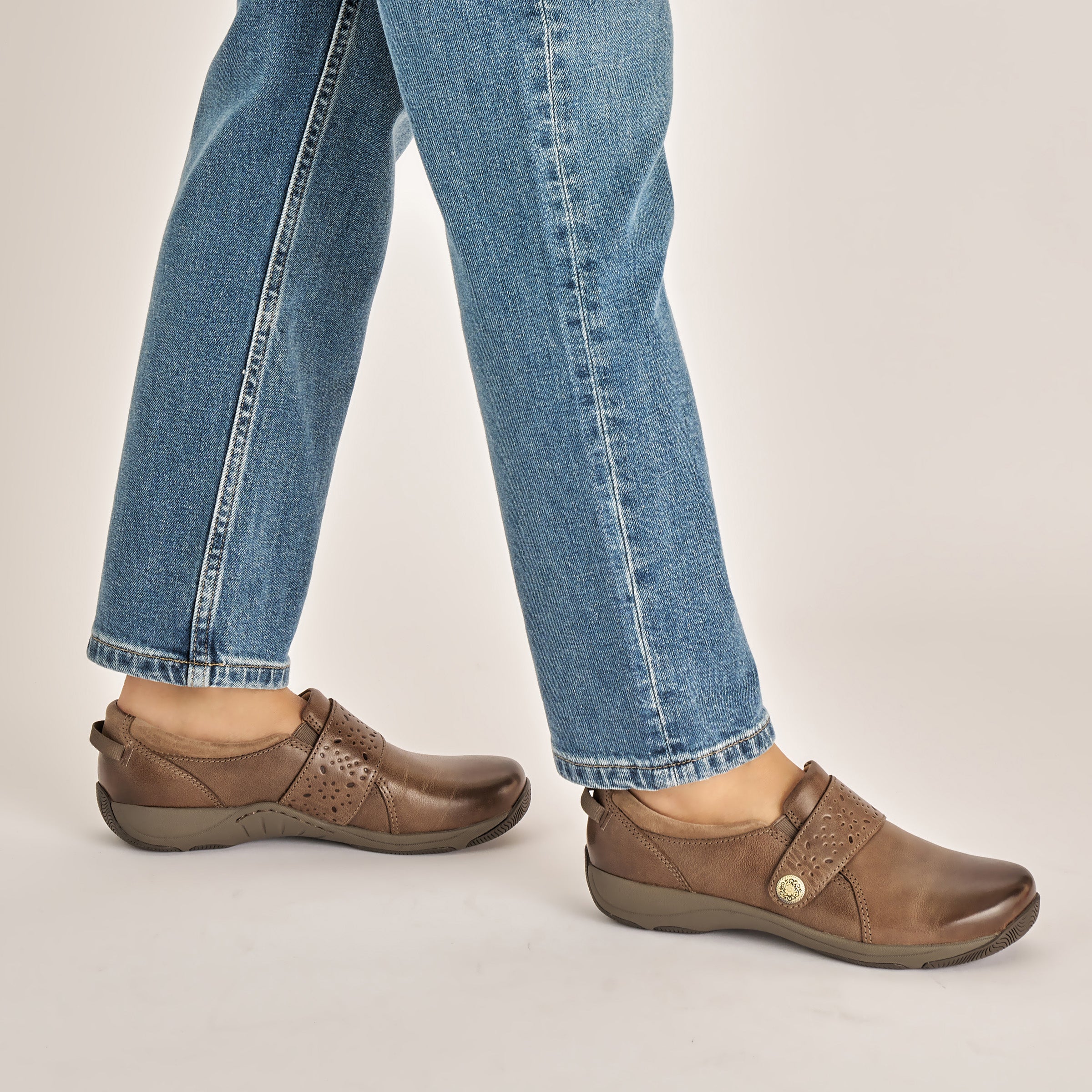 Sallie Stone Waxy Burnished – Dansko