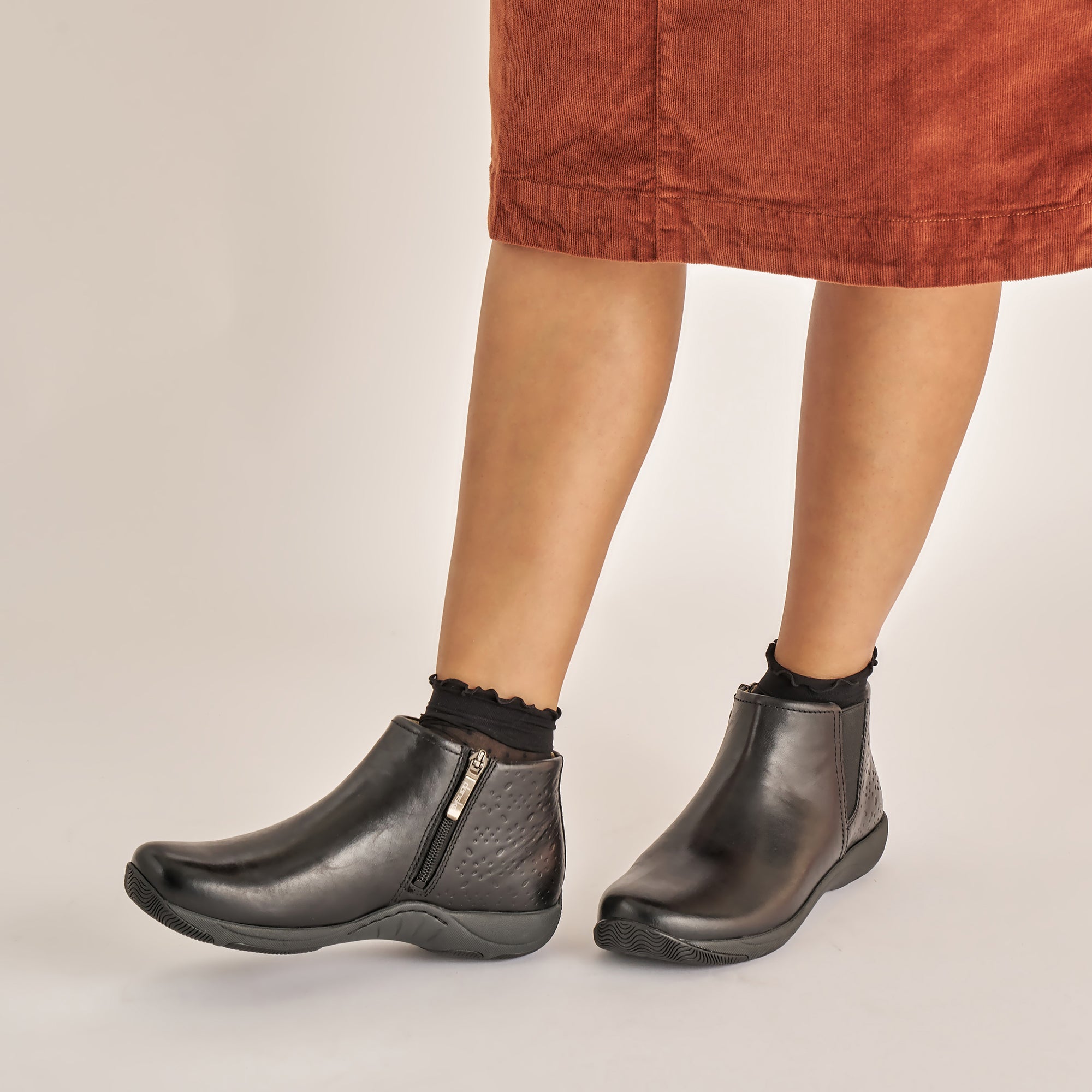 Sherry Black Waxy Burnished