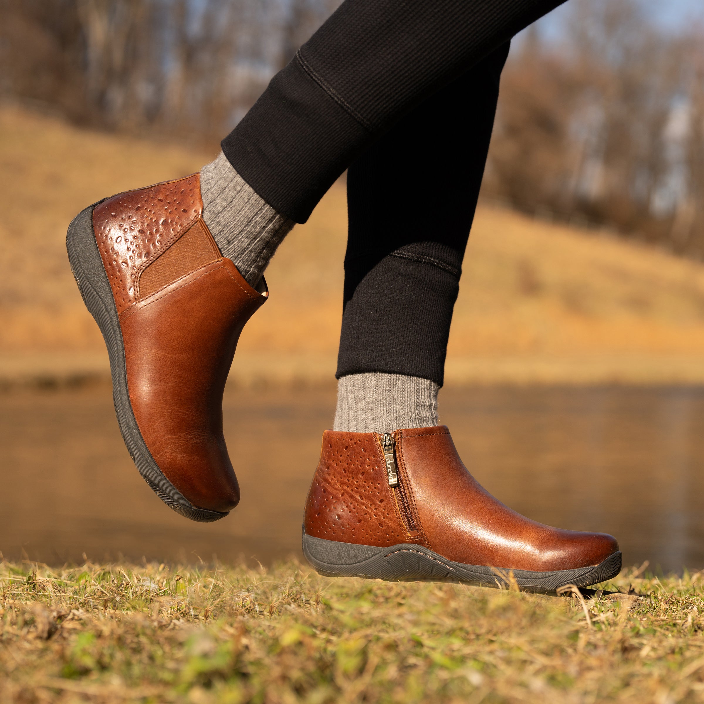 Sherry Cinnamon Waxy Burnished – Dansko