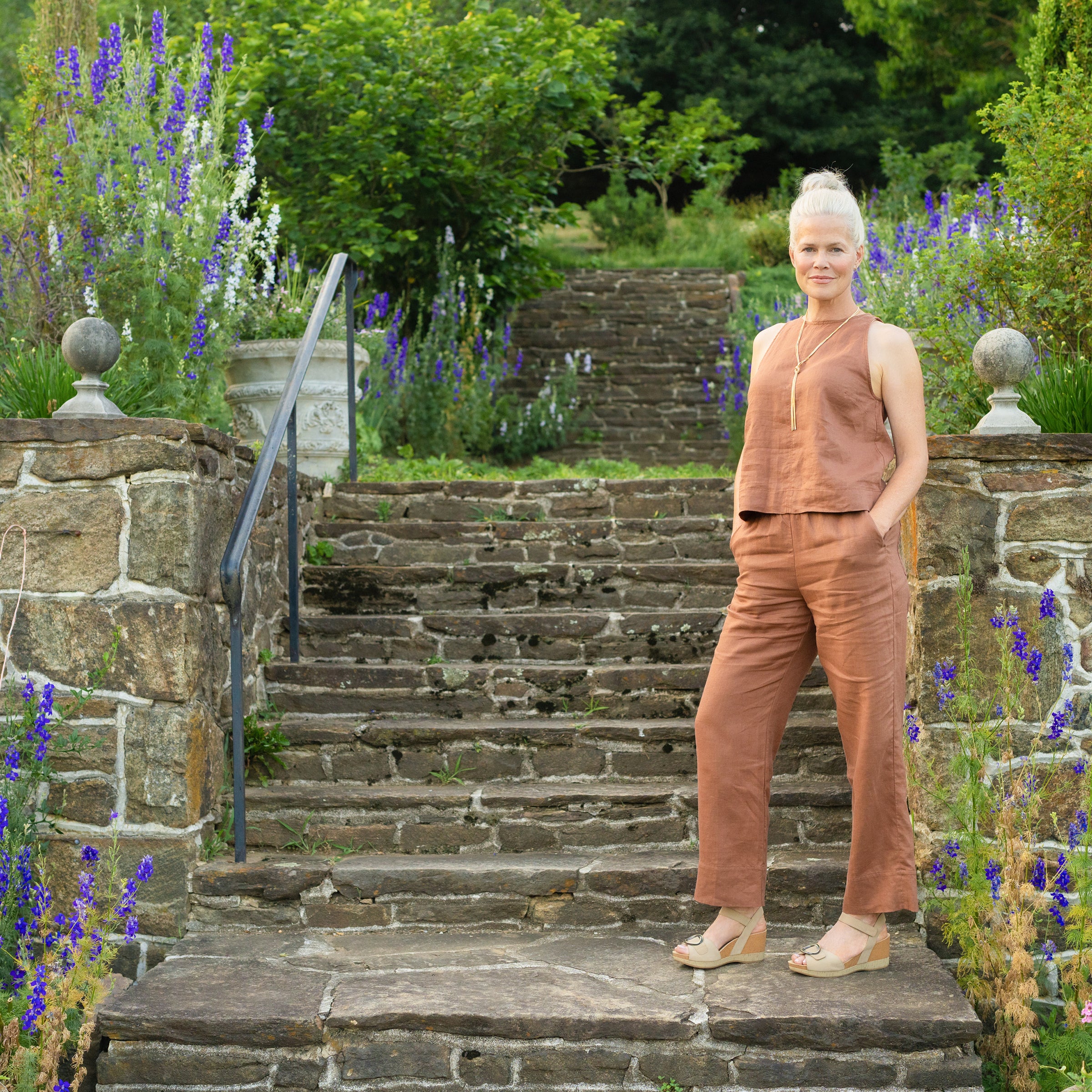 Stella Sand Milled Nubuck – Dansko