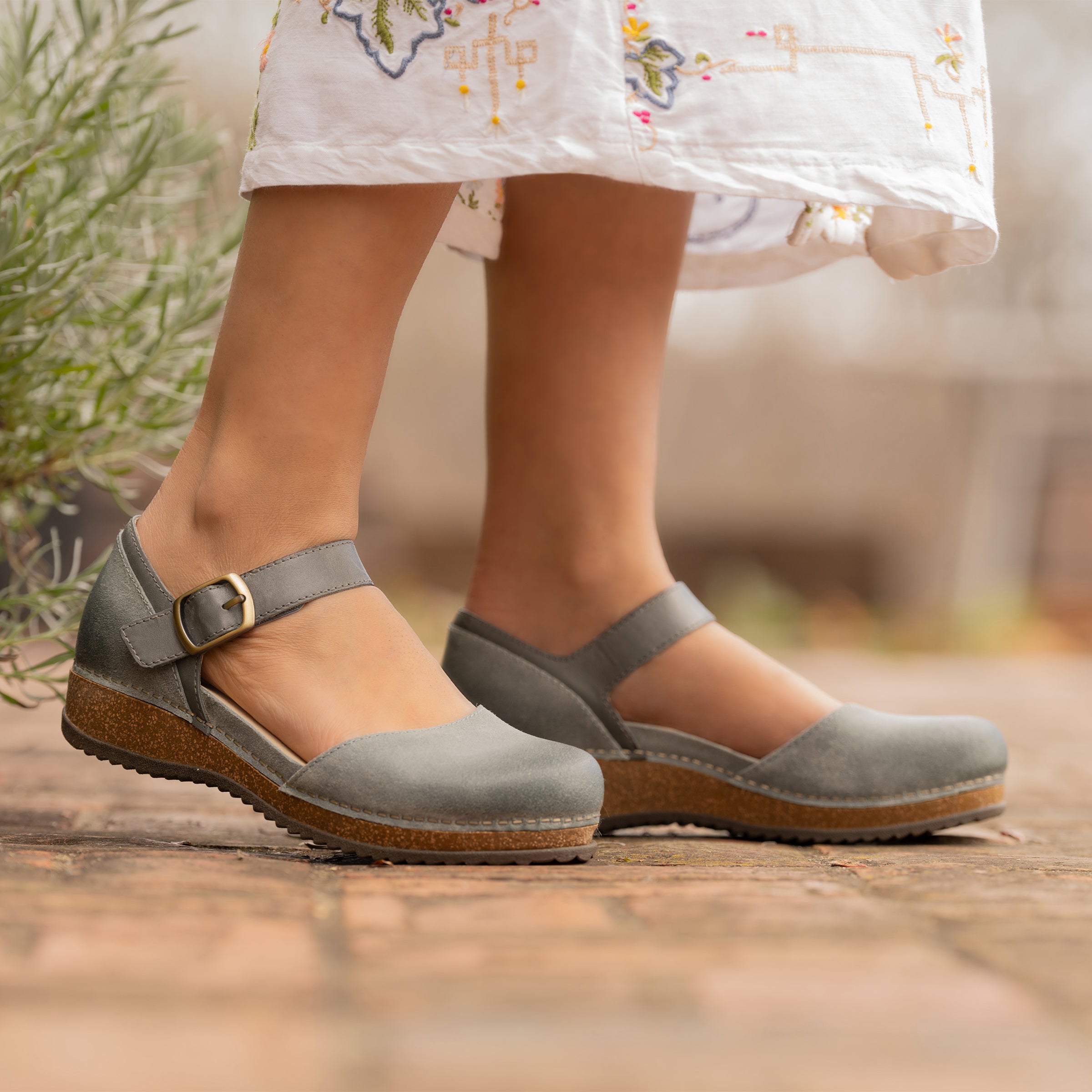 Dansko Olisa Scarpe Da Ginnastica Donna, Colore Stone, Taglia 38 EU (8 M US), Con Supporto Naturale Dell'Arco Plantare