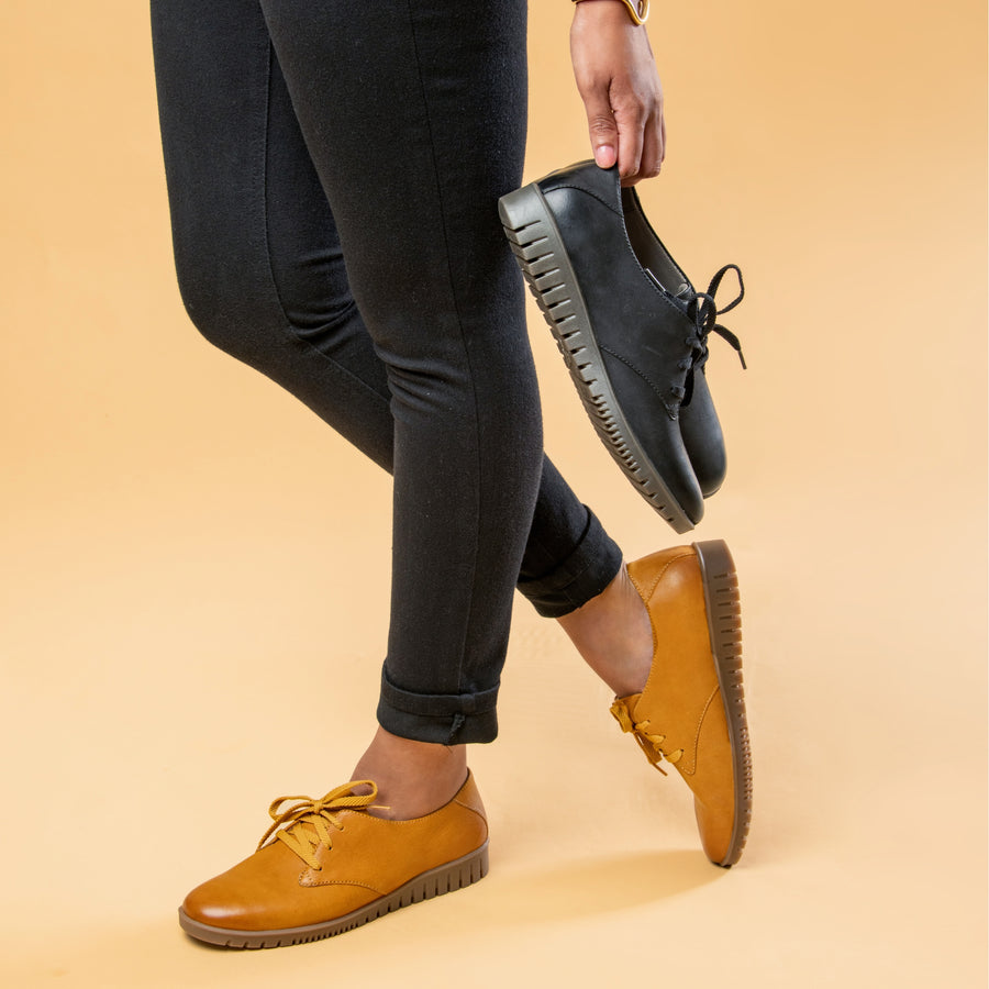 Libbie brings adjustability and flexibility to the high-quality leathers and legendary comfort Dansko always provides.